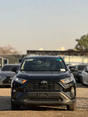 Toyota RAV4 XLE 2021 Black