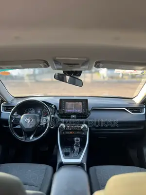 Toyota RAV4 XLE 2021 Black