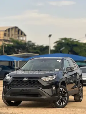 Toyota RAV4 XLE 2021 Black