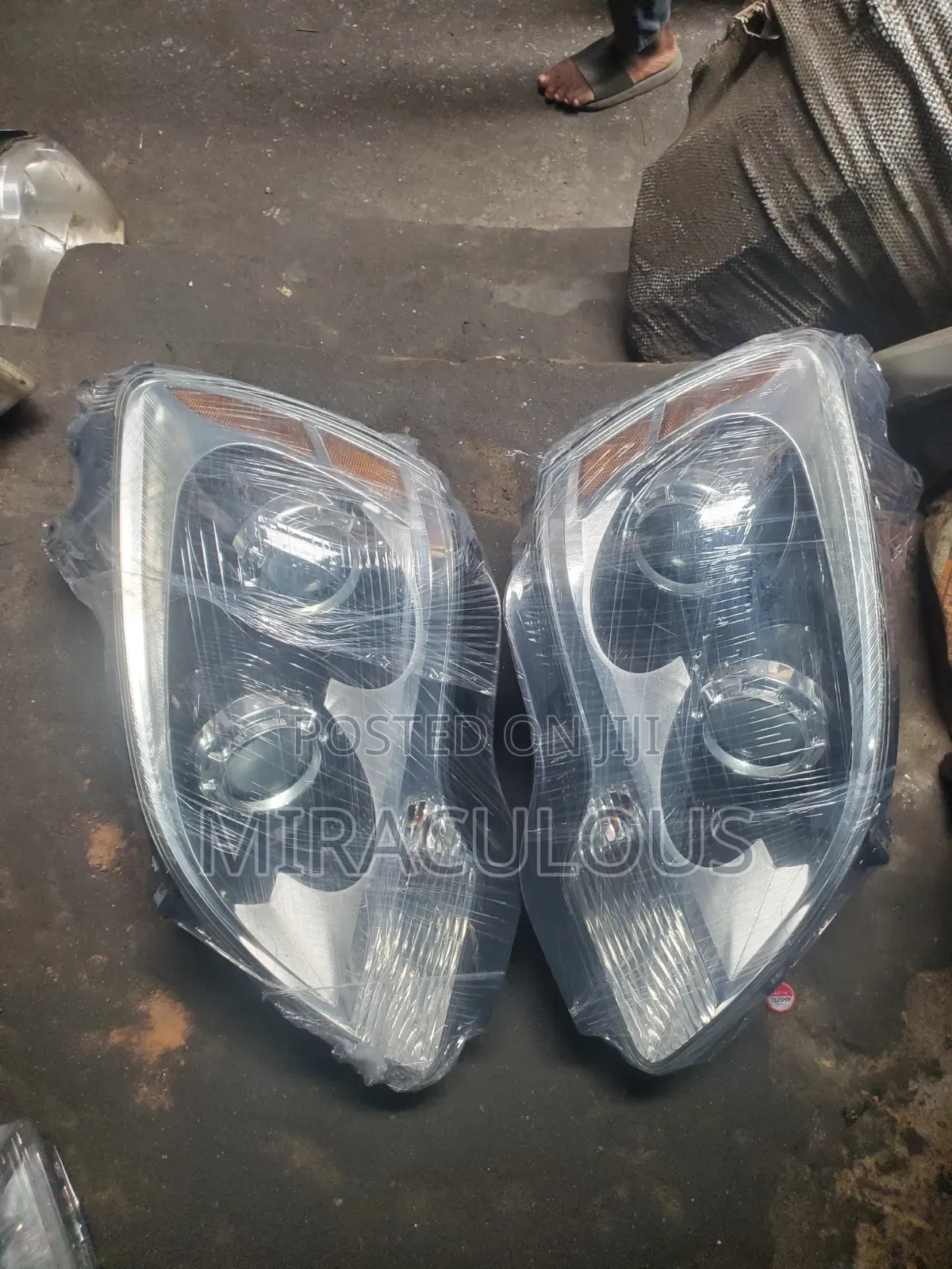 Headlight GMC Arcadia 2008,2010,2012 Model Set