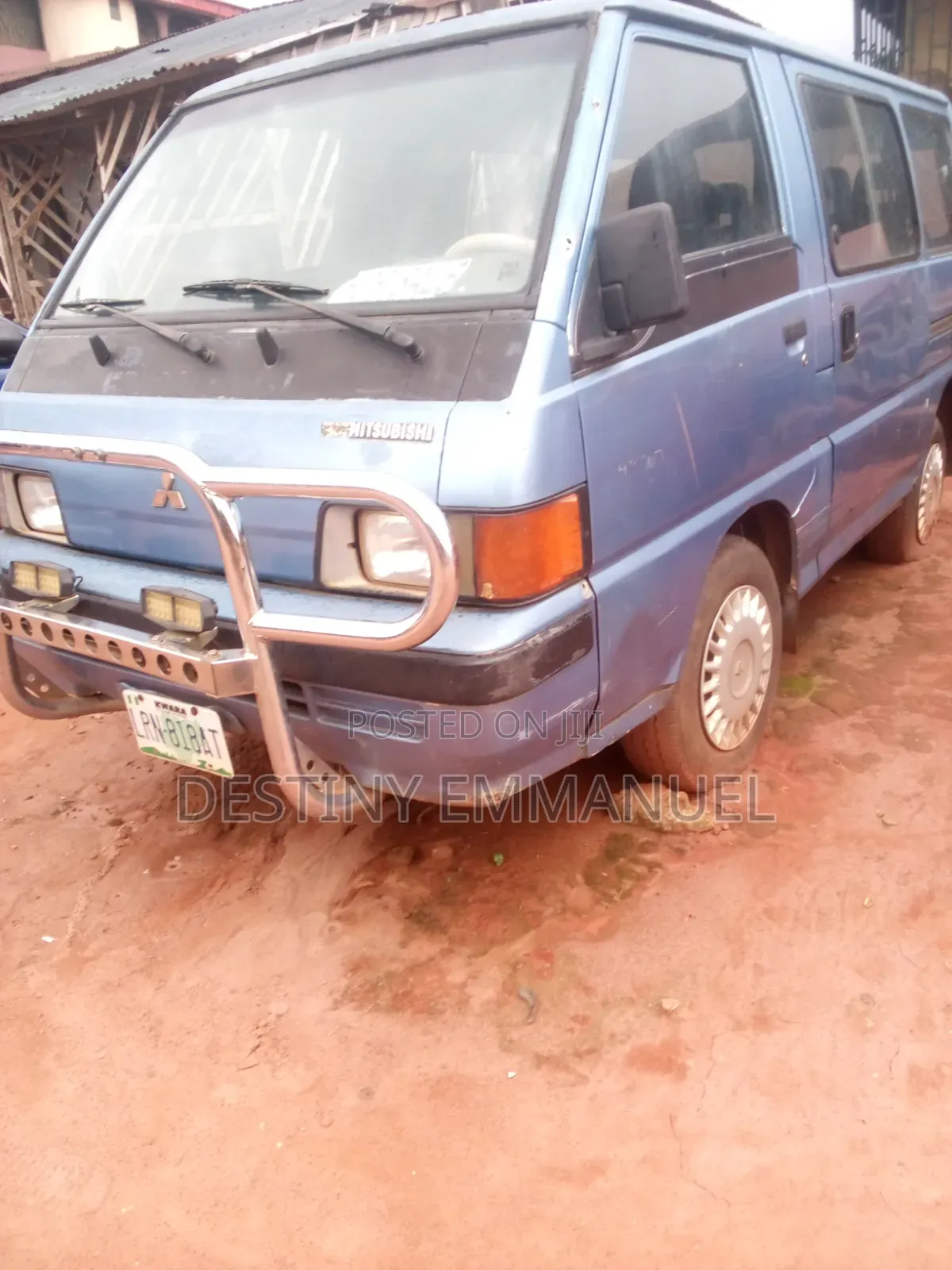 Mitsubishi L300 2002 Blue