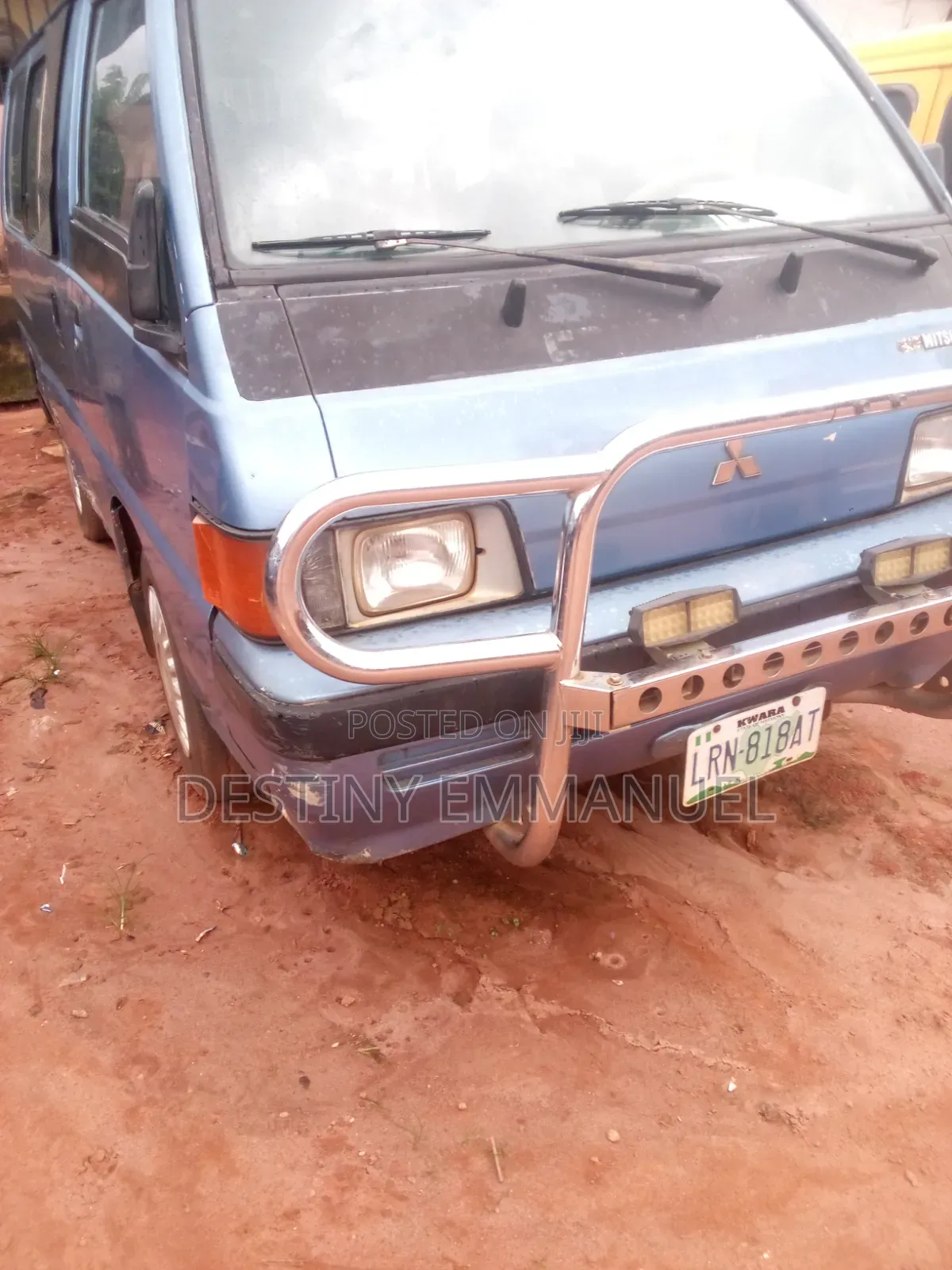 Mitsubishi L300 2002 Blue