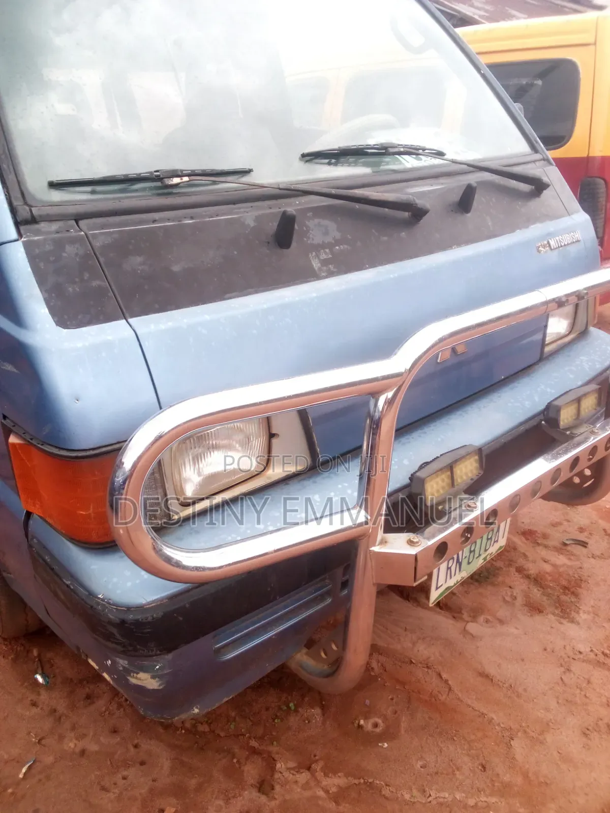 Mitsubishi L300 2002 Blue