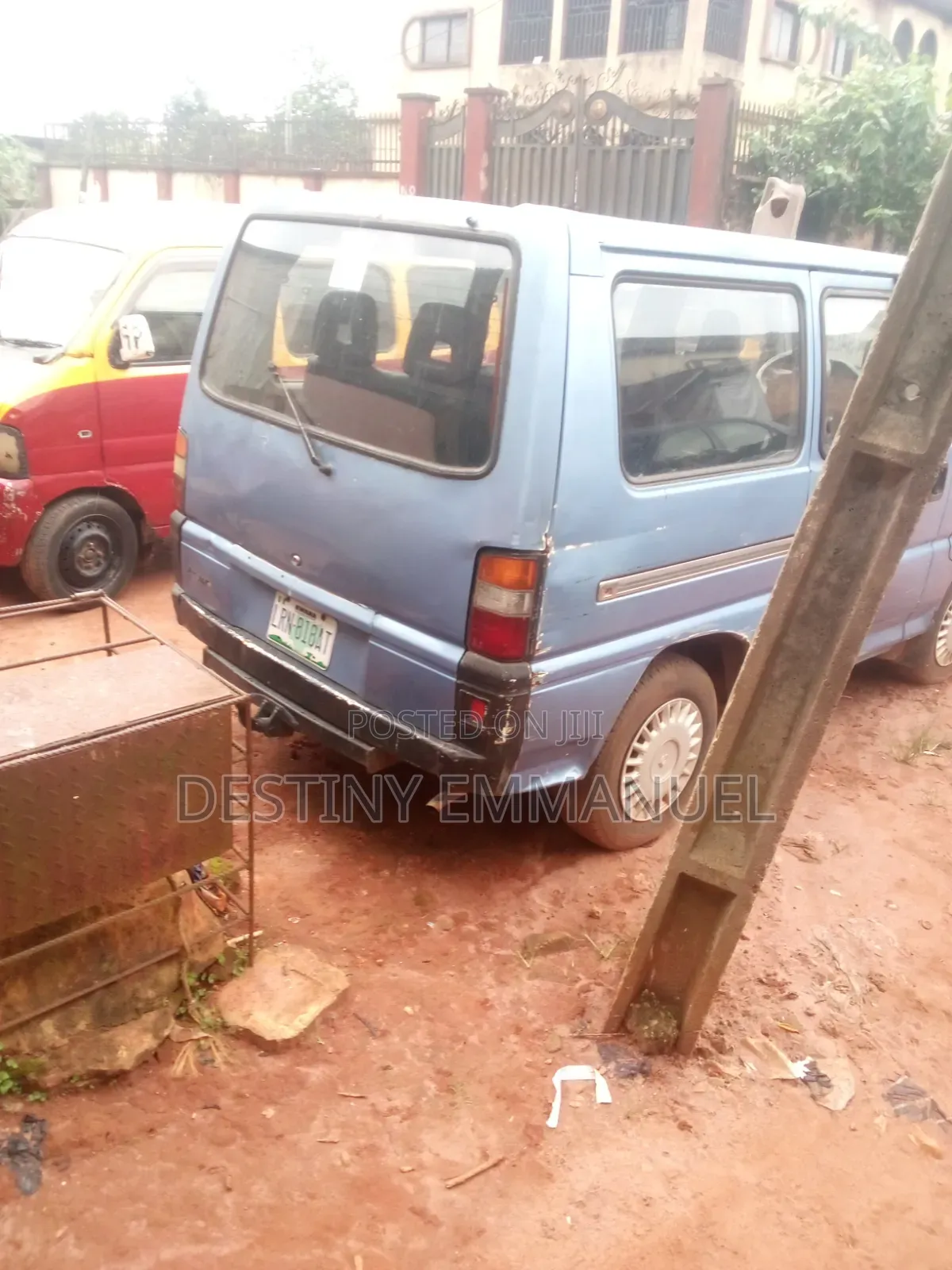 Mitsubishi L300 2002 Blue