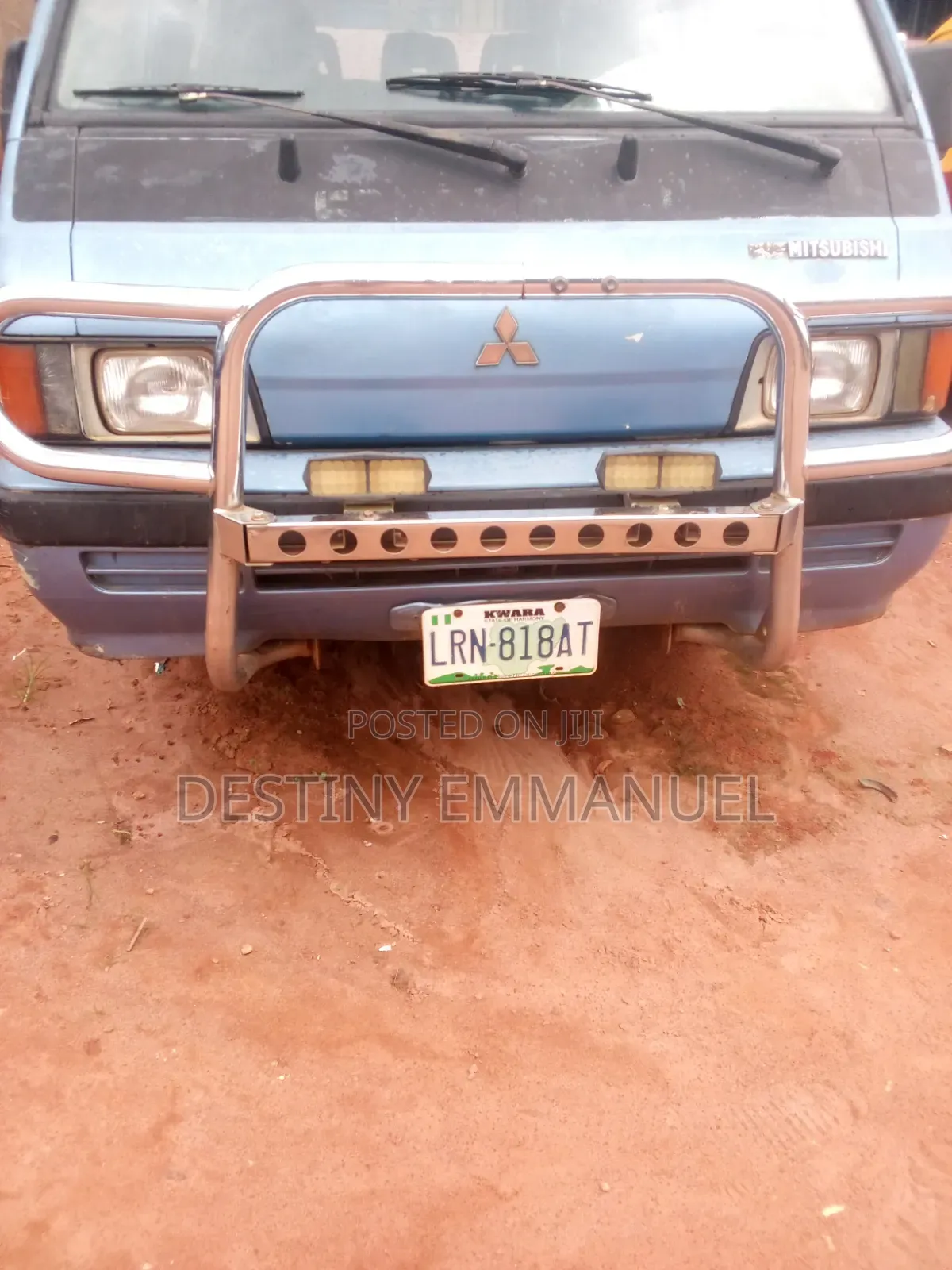 Mitsubishi L300 2002 Blue