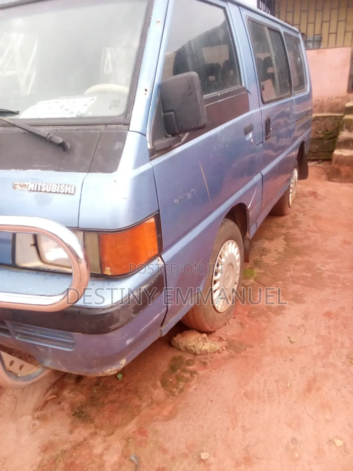 Mitsubishi L300 2002 Blue