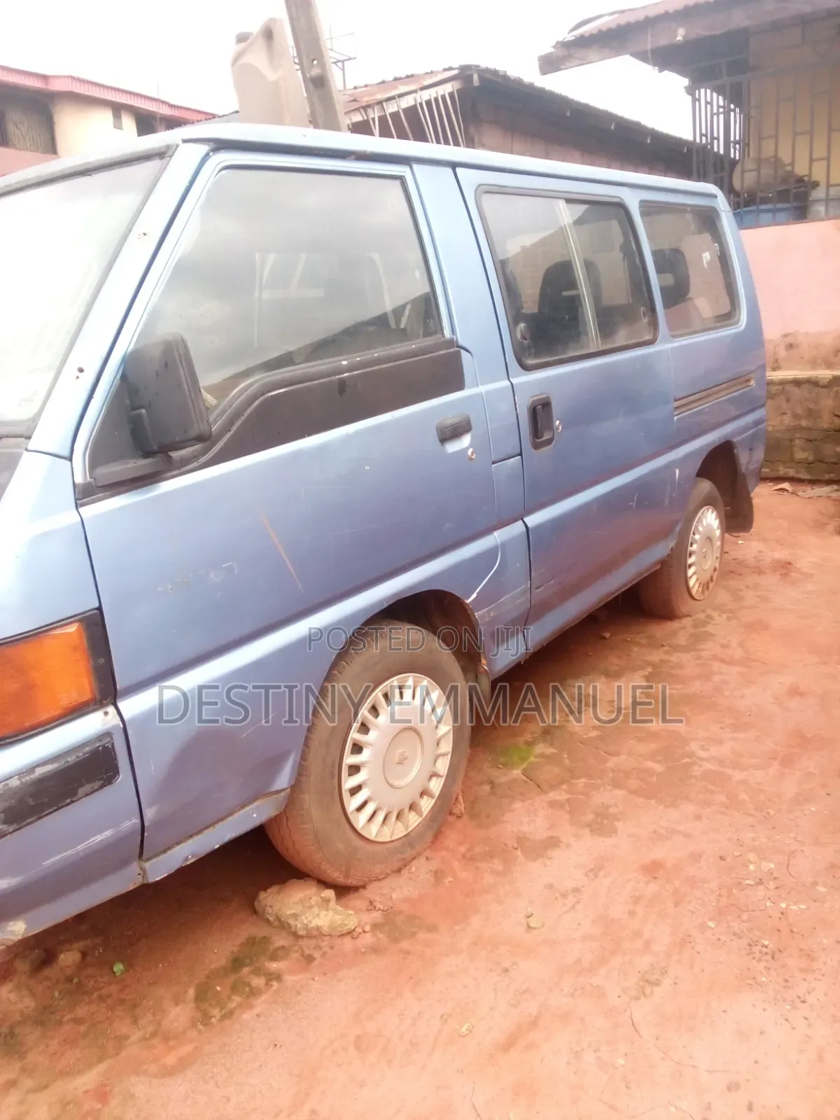 Mitsubishi L300 2002 Blue