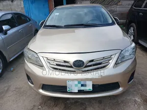 Toyota Corolla 2012 Gold