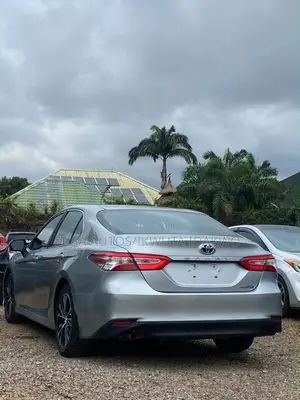 Toyota Camry LE FWD (2.5L 4cyl 8AM) 2018 Silver