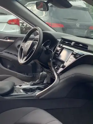 Toyota Camry LE FWD (2.5L 4cyl 8AM) 2018 Silver