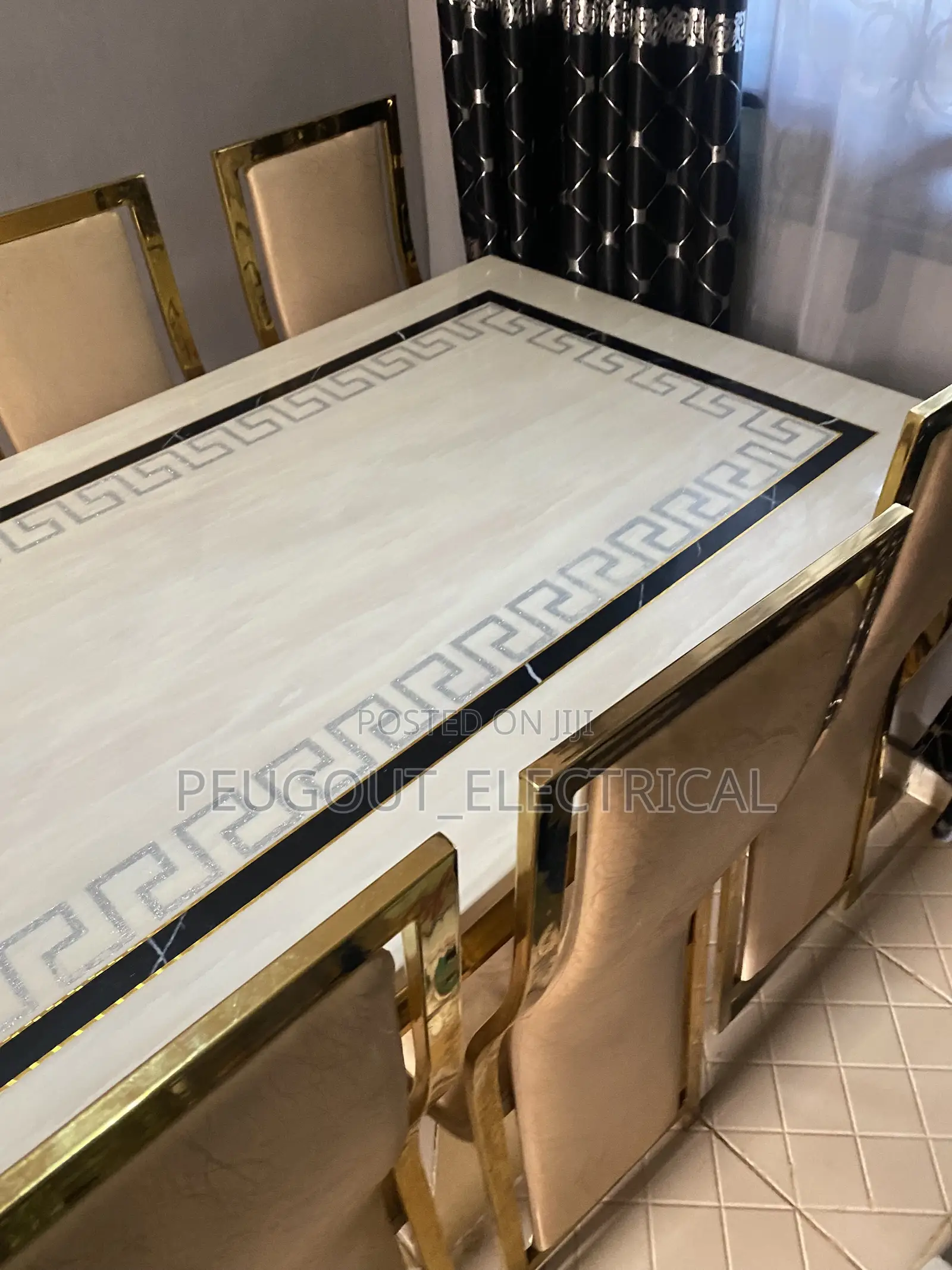 Dinning Table Mable
