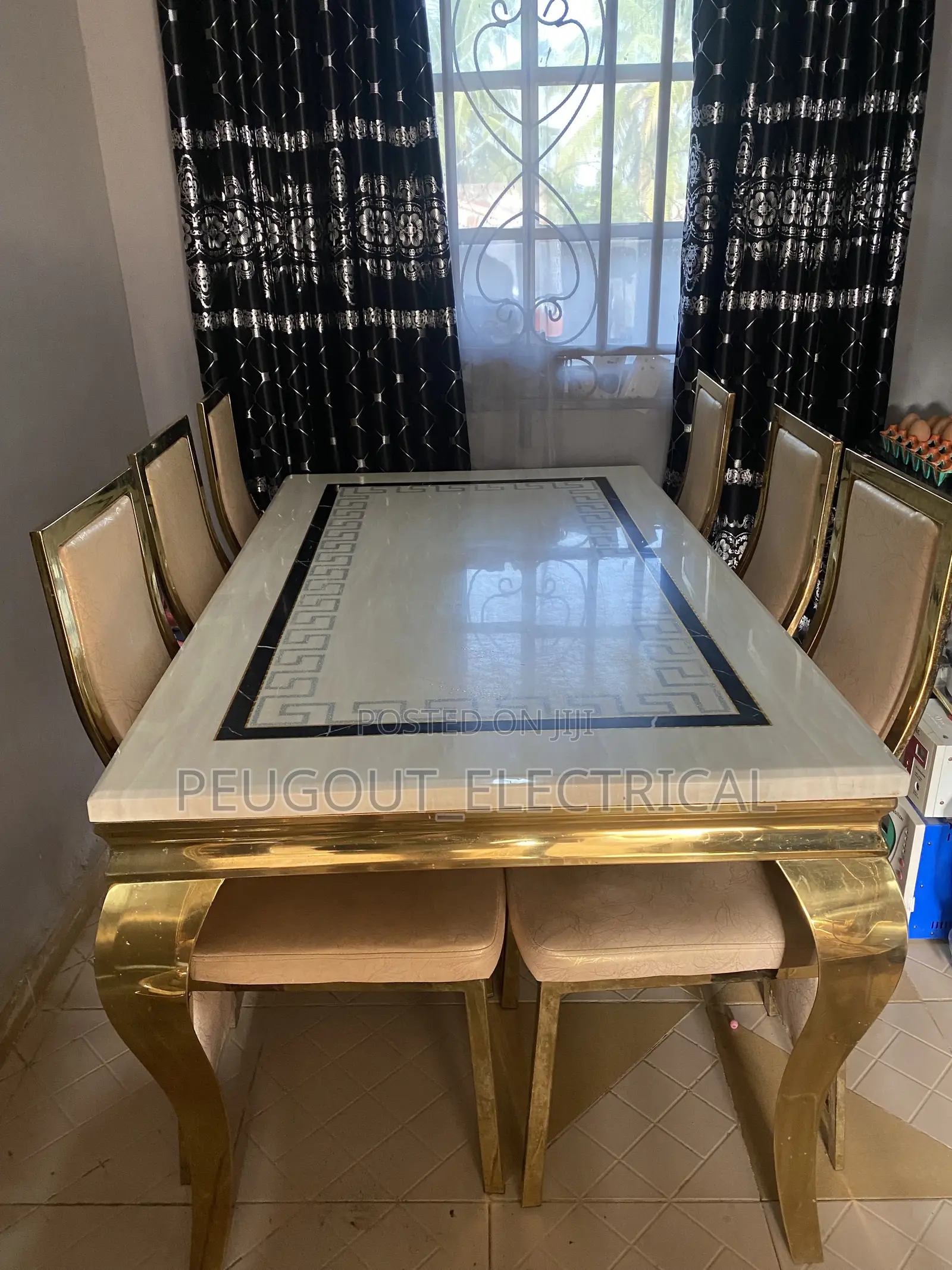 Dinning Table Mable