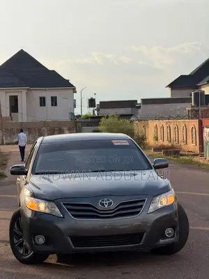 Toyota Camry LE 4dr Sedan (2.4L 4cyl 5A) 2009