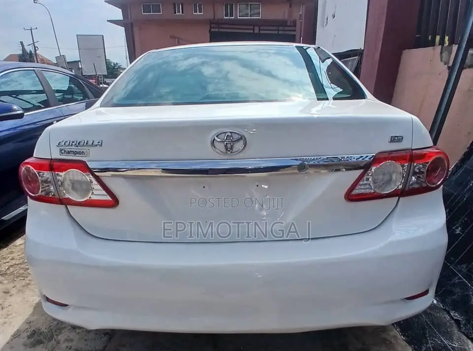 Toyota Corolla 2011 White
