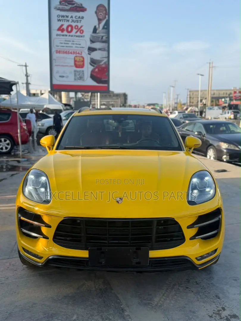 Porsche Macan GTS 2017 Yellow
