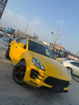 Porsche Macan GTS 2017 Yellow