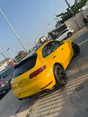 Porsche Macan GTS 2017 Yellow