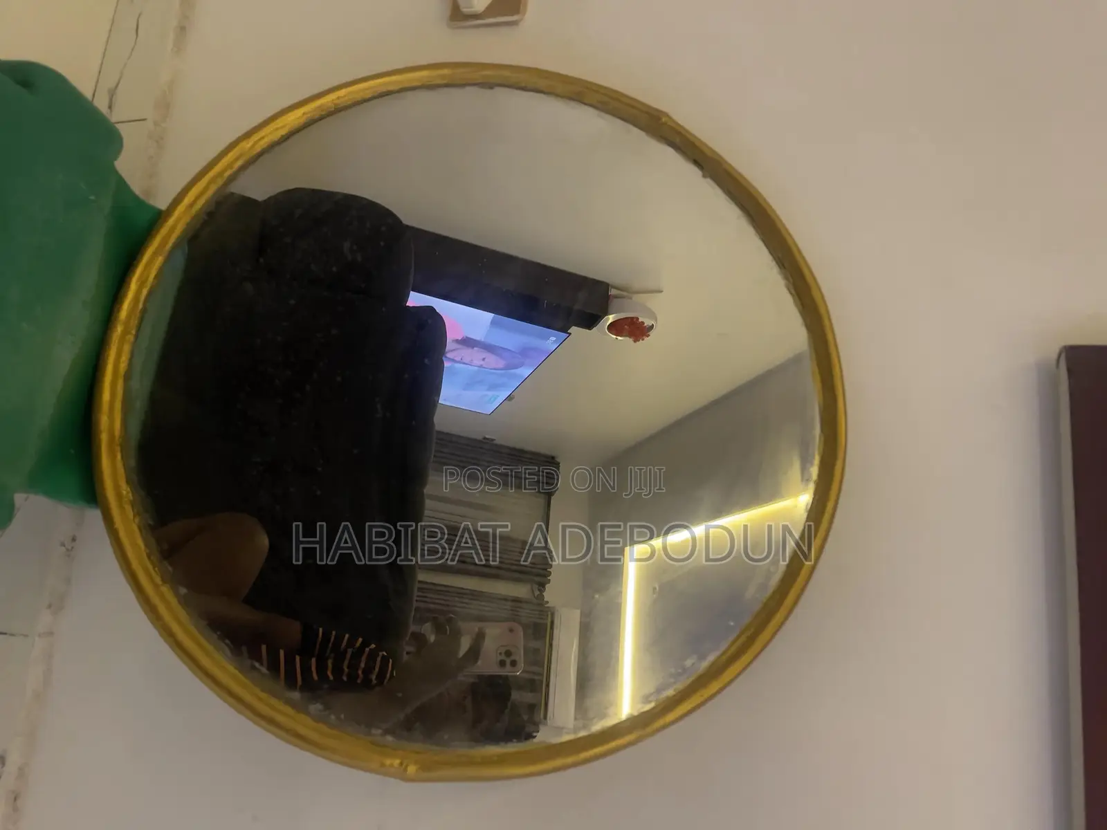 Round Mirror (25 by 25)