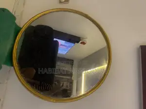 Round Mirror (25 by 25)