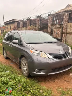 Toyota Sienna 2011 Gray