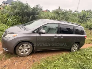 Toyota Sienna 2011 Gray