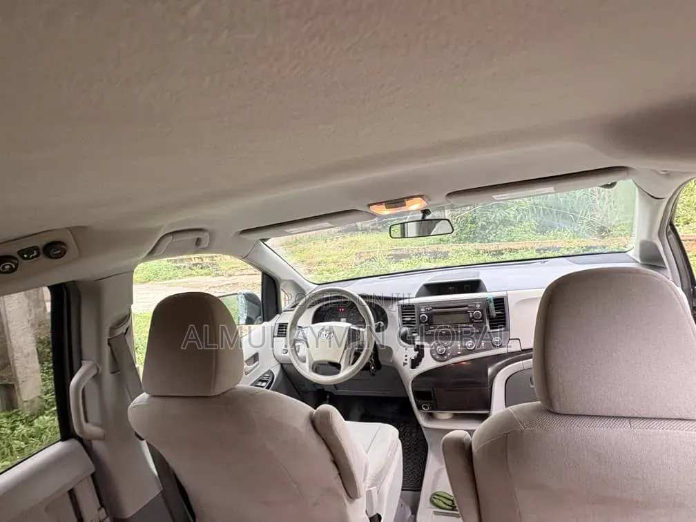Toyota Sienna 2011 Gray