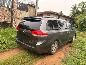 Toyota Sienna 2011 Gray