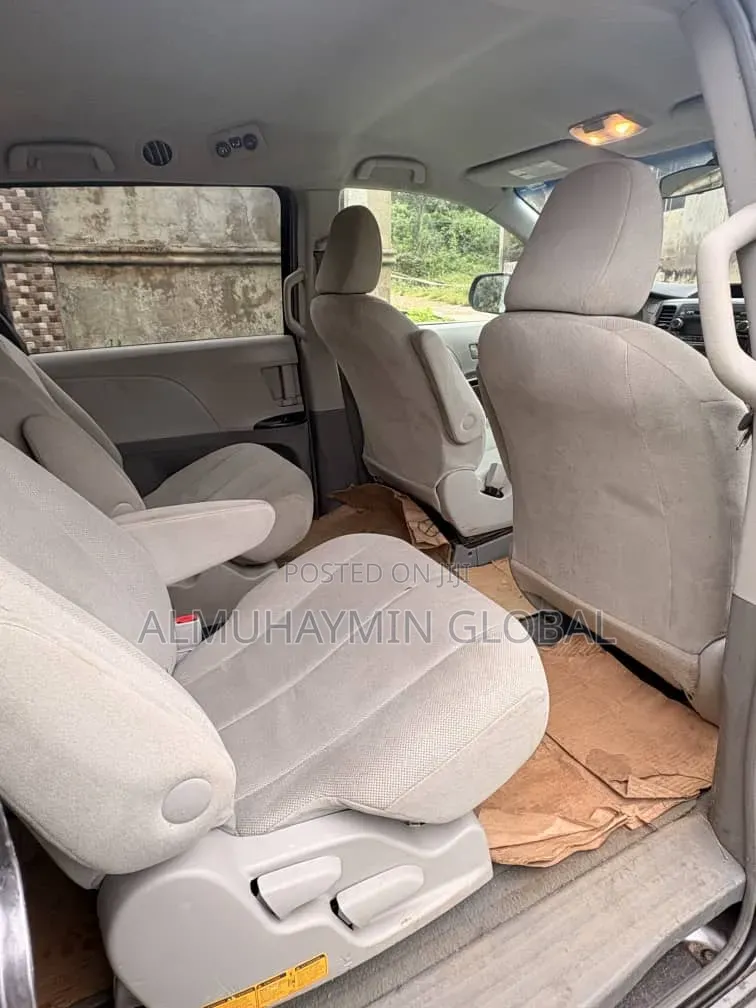 Toyota Sienna 2011 Gray