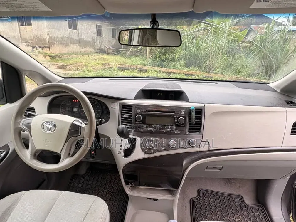 Toyota Sienna 2011 Gray