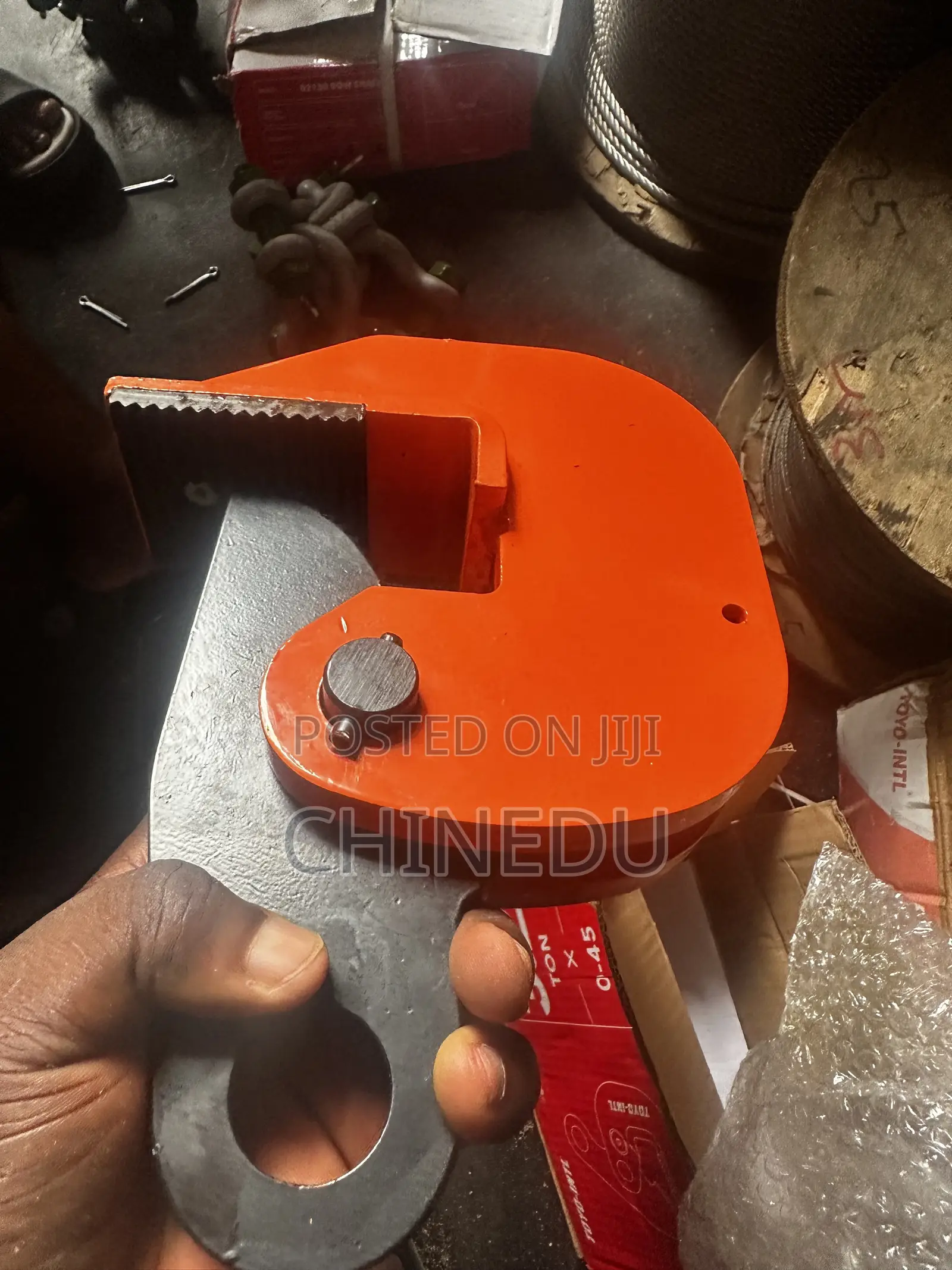 Vertical Plate Lifting Clamp 1Ton