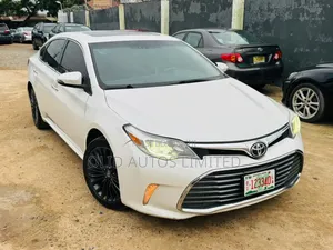 Toyota Avalon Limited FWD Sedan (3.6L 6cyl 6A) 2016 Gold