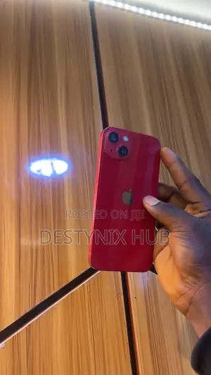 Apple iPhone 13 128 GB Red