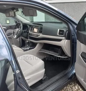 Toyota Highlander 2019 Blue