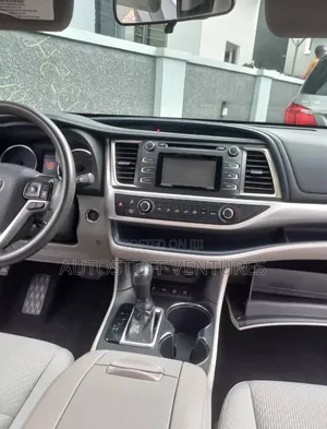 Toyota Highlander 2019 Blue