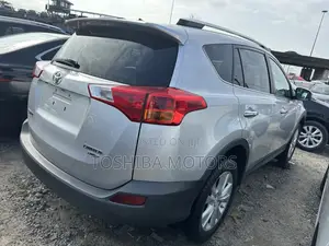 Toyota RAV4 Limited 4dr SUV AWD (2.5L 4cyl 6A) 2015 Silver