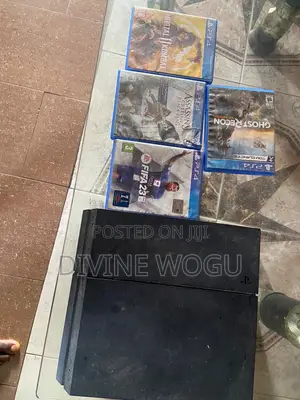 Ps4 With 2 Pads and Games
