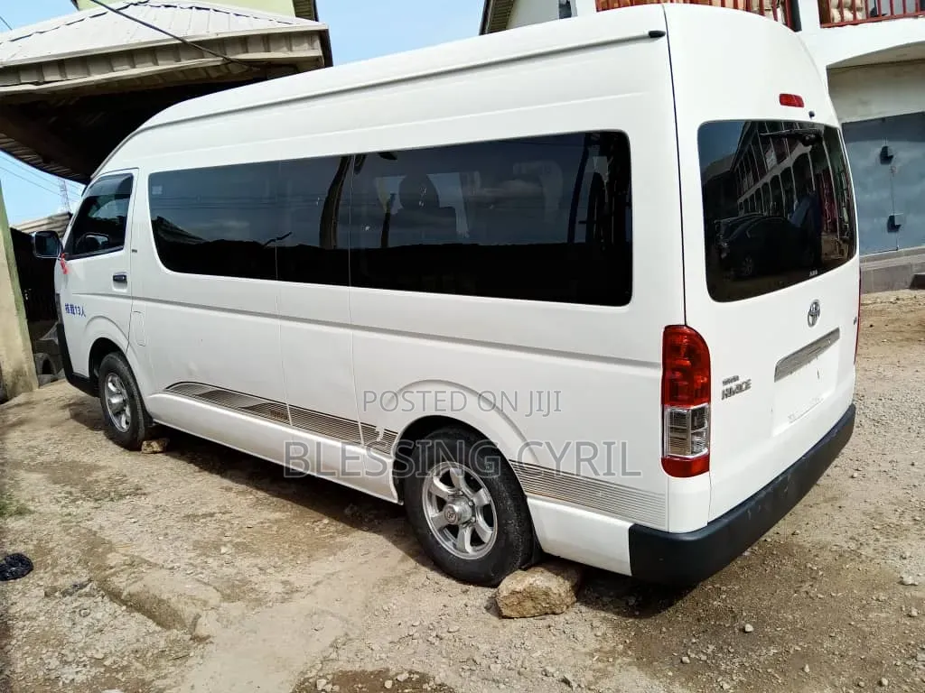 Toyota HiAce 2013 White