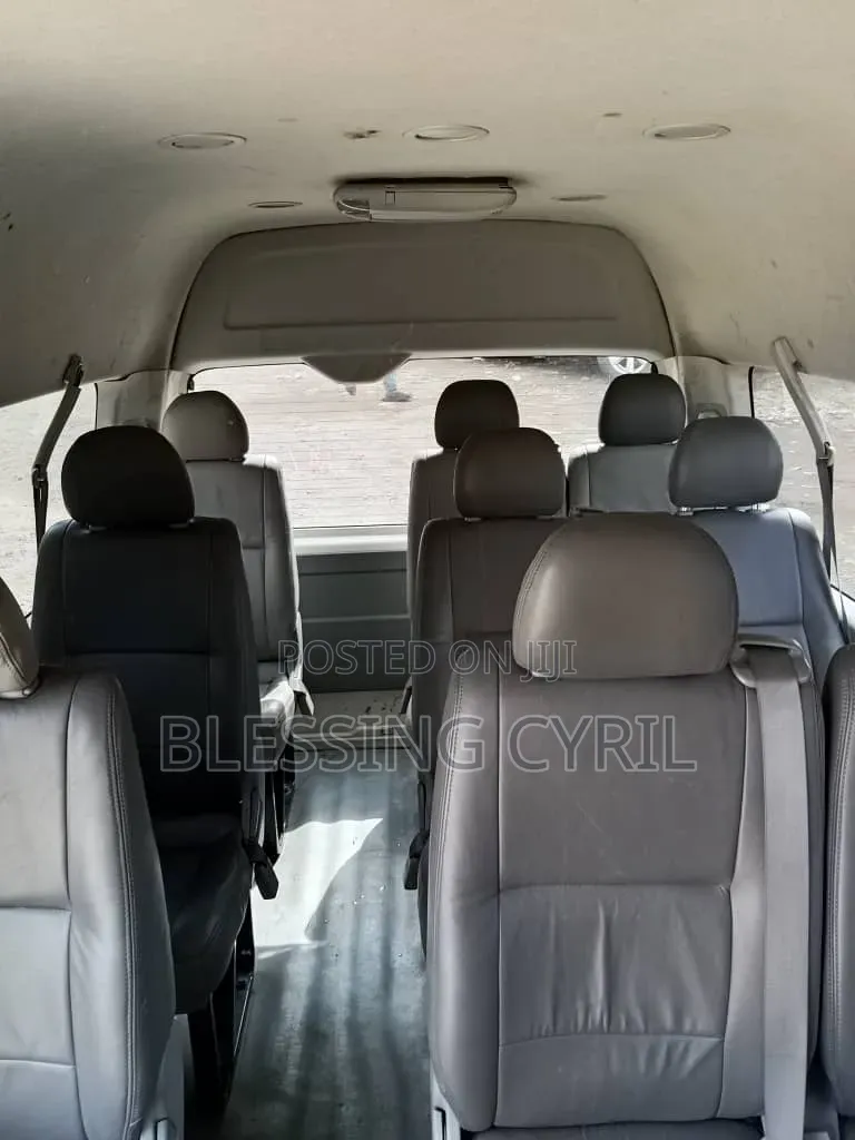 Toyota HiAce 2013 White