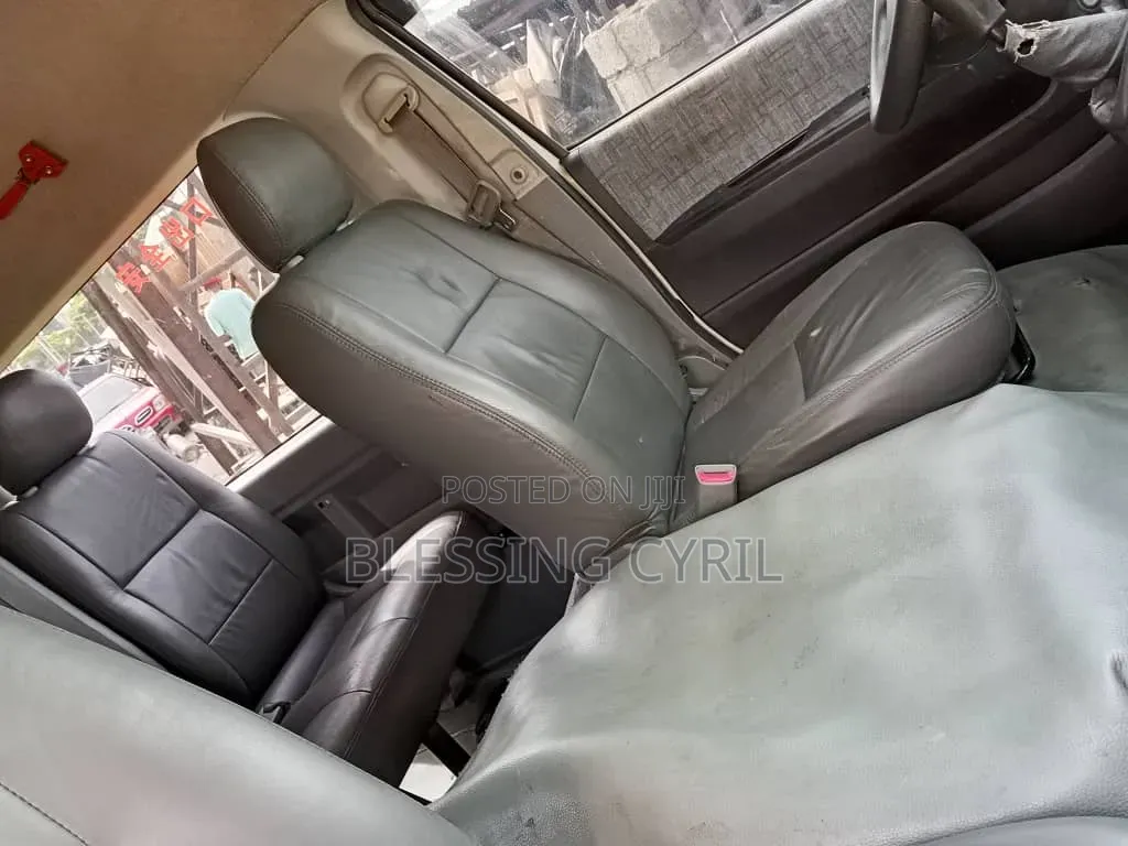 Toyota HiAce 2013 White