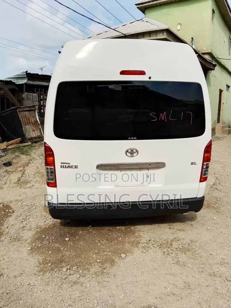 Toyota HiAce 2013 White