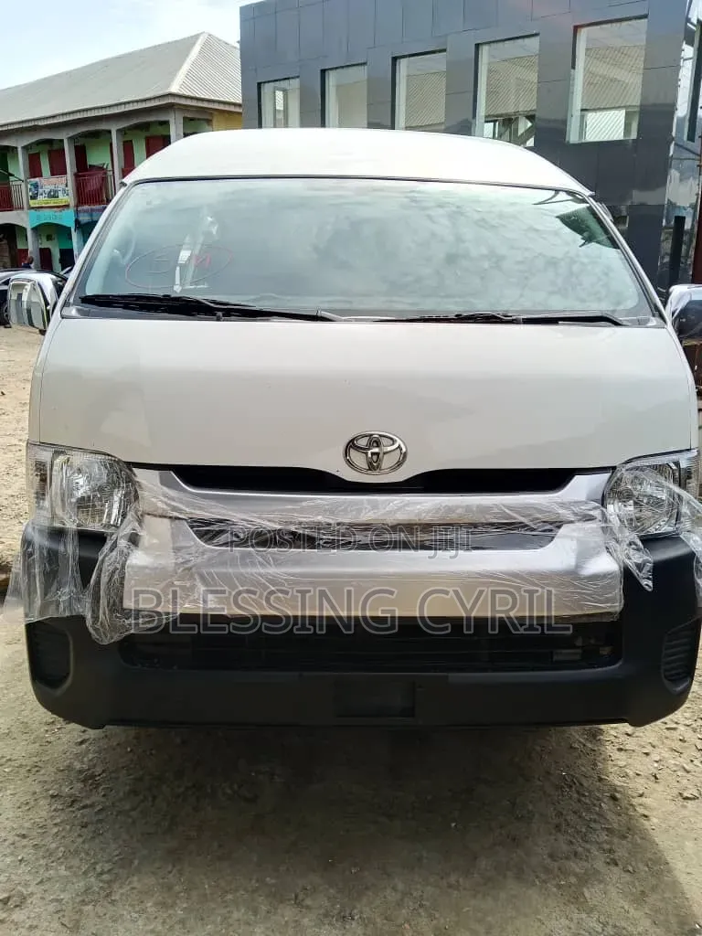 Toyota HiAce 2013 White