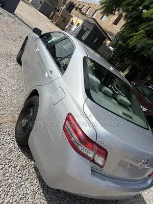 Toyota Camry LE 4dr Sedan (2.5L 4cyl 6AM) 2010 Silver