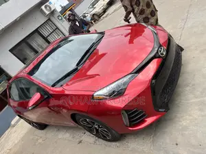 Toyota Corolla SE Special Edition 4dr Sedan (1.8L 4cyl CVT) 2017 Red