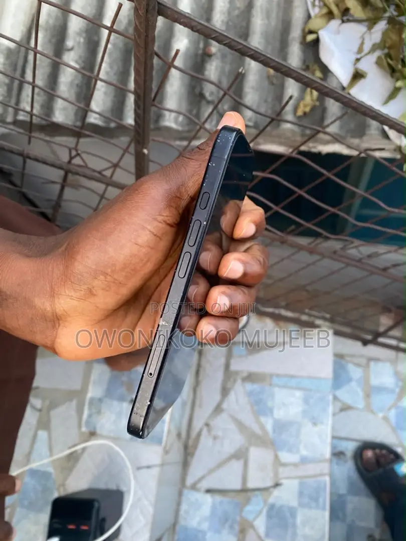 Apple iPhone 16 128 GB Black