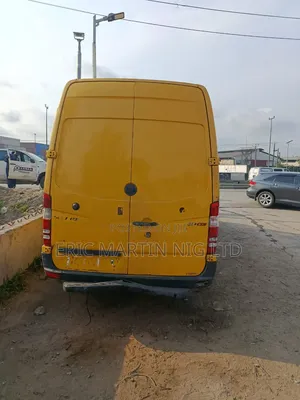 Mercedes-Benz Vito 2010 Yellow