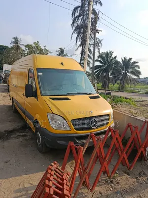 Mercedes-Benz Vito 2010 Yellow