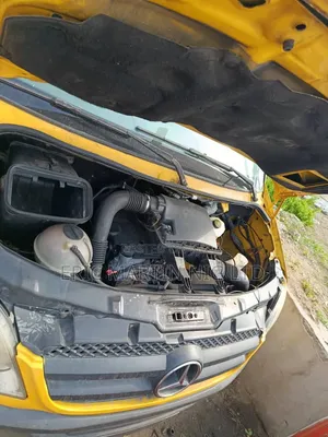 Mercedes-Benz Vito 2010 Yellow