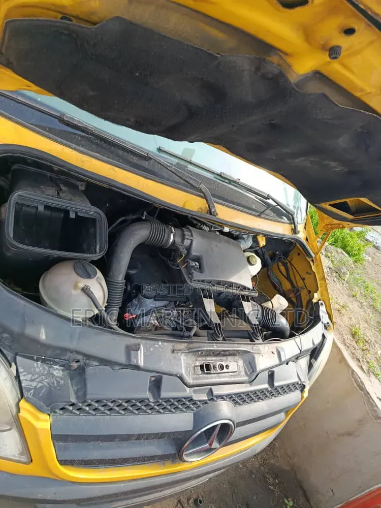 Mercedes-Benz Vito 2010 Yellow