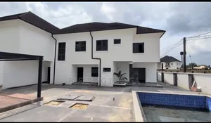 6bdrm Condo in Shelter Afrique, Uyo for sale