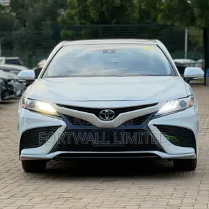 Toyota Camry XSE V6 2021 White